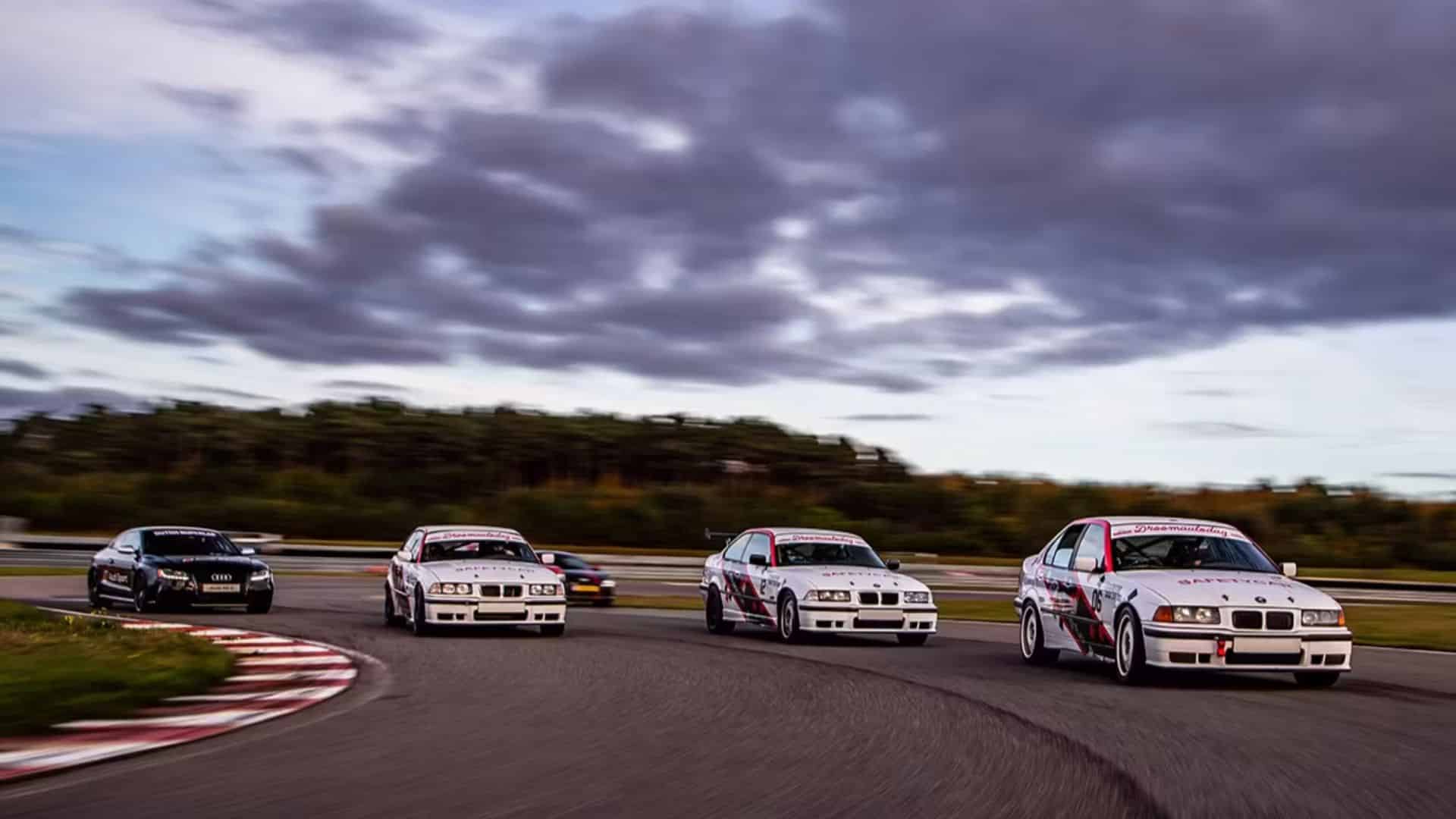 Rennstreckentraining mit BMWs